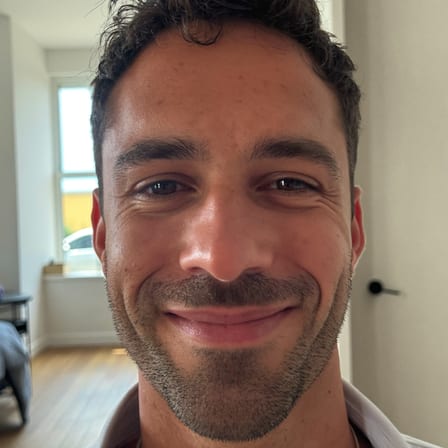 Portrait d'un habitant du Vieux Valence ayant comparé ses devis de diagnostic